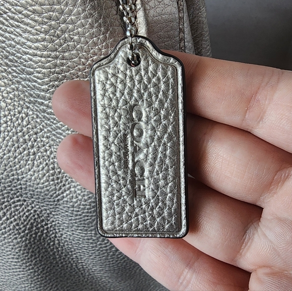 ✨️NWT✨️ Coach Metallic Pebbled Leather Hallie Hobo, Triple Compartment, 2019 - Picture 9 of 9